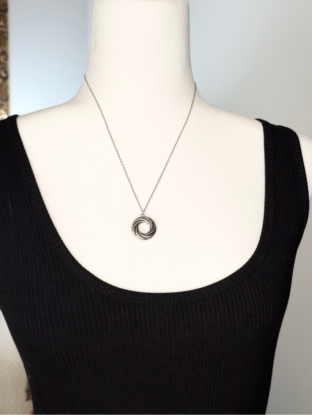 Silver Tone Modernist Swirl Circle Pendant Necklace